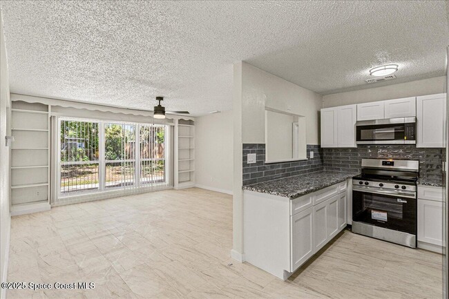 Building Photo - 1104 Azalea Ln