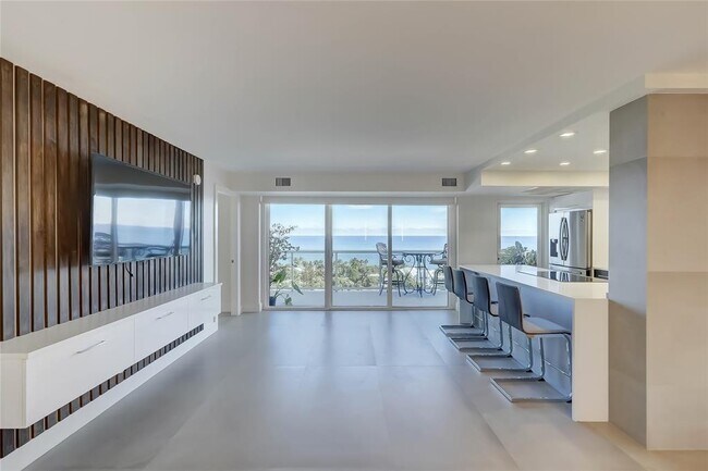 Building Photo - 2841 N Ocean Blvd