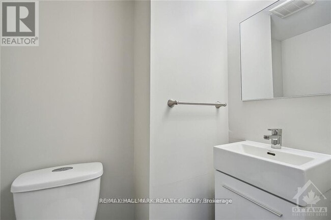 Building Photo - 1185 Woodside Dr