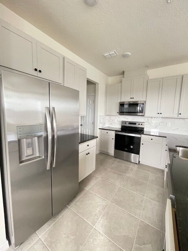 Foto del edificio - Brand New, Water View, Luxury Executive 3 ...