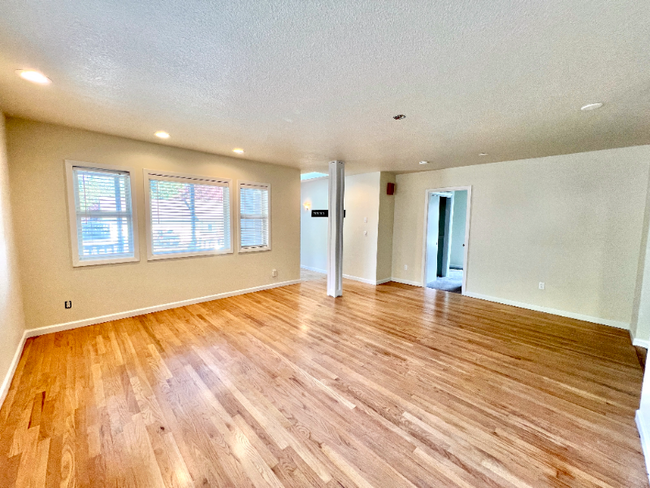 Building Photo - 5008 NE 48th Ave