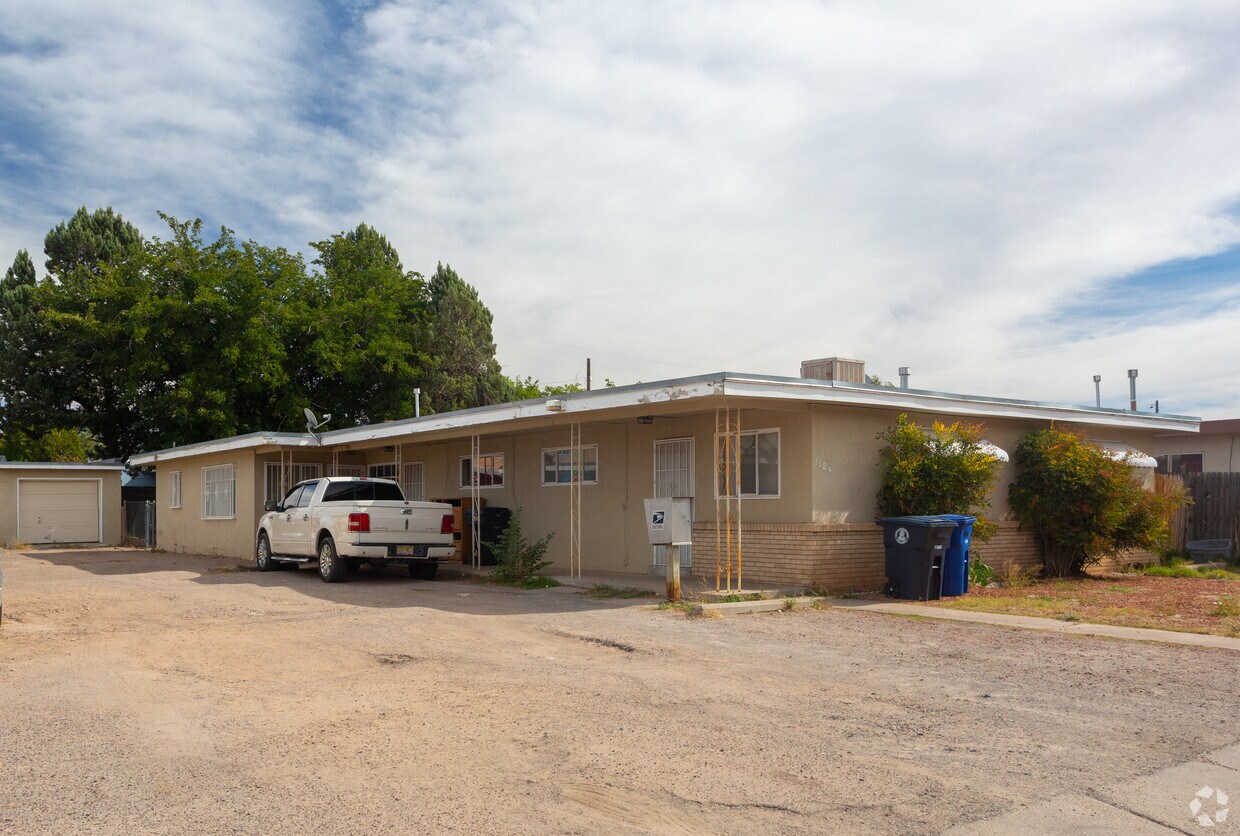 Primary Photo - 1112 Palomas Dr SE