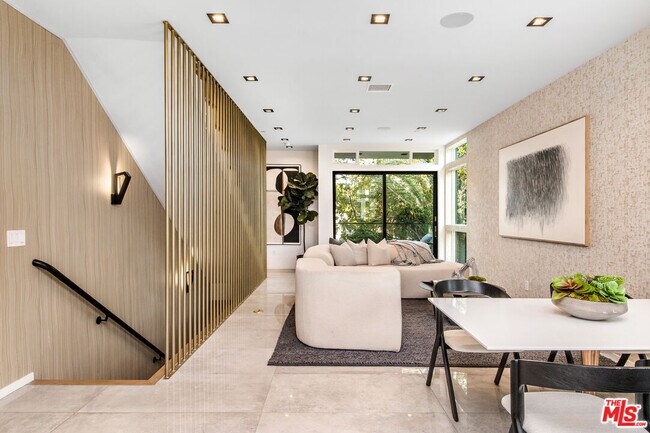 Foto del edificio - 505 N Sycamore Ave