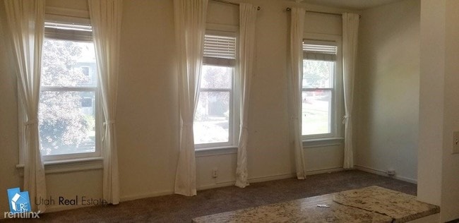 Building Photo - Studio, 1 bath Apartment - Avenues 12 Plex