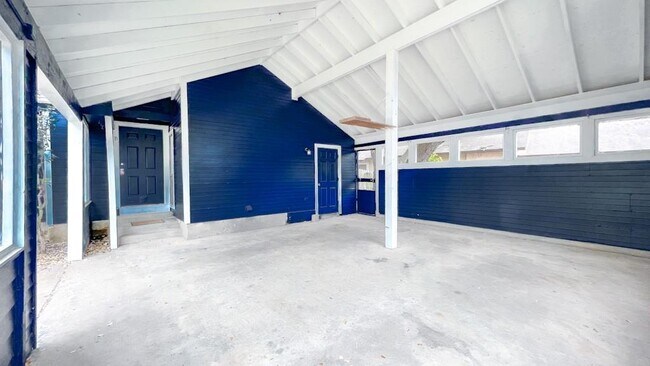 Foto del edificio - 7100 Woodhue Ct