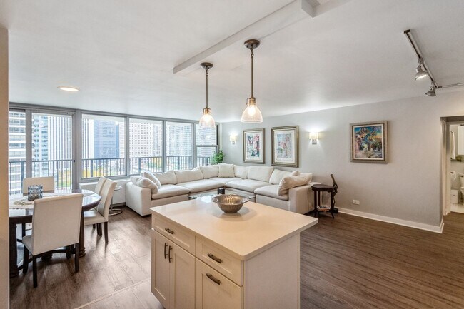 Building Photo - 400 E Randolph St