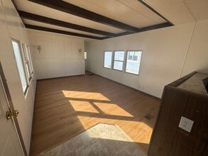 Building Photo - 595 SW Birch Pl