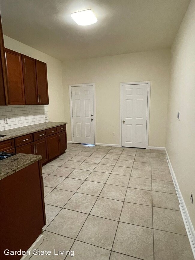 Building Photo - 6 br, 2 bath House - 213.5 North 6th Street