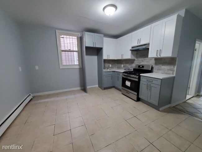 Foto del edificio - 3 br, 1 bath Townhome - 355 S 11th St