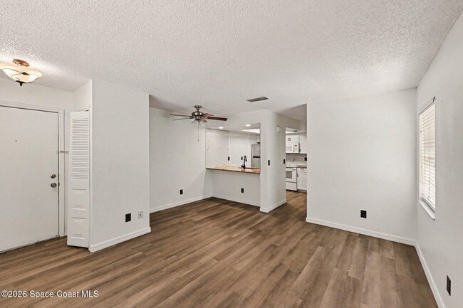 Building Photo - 3100-3111 Sir Hamilton Cir