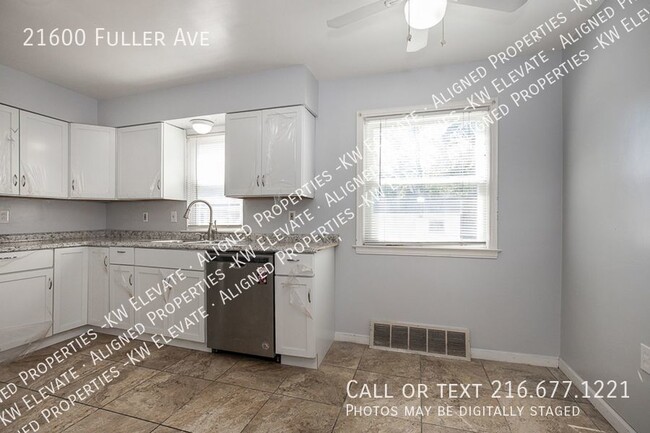Foto del edificio - Freshly renovated 4-bedroom awaits !