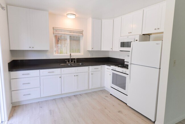 Building Photo - 218 W Escalones