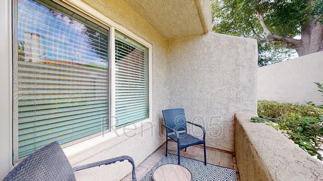 Building Photo - 2452 Manzanita Dr