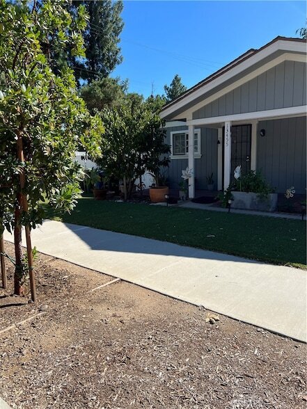 Foto del edificio - 13455 Bradley Ave