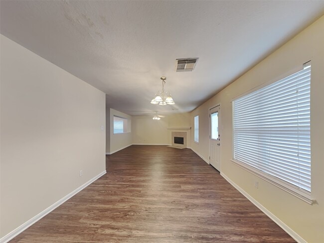 Foto del edificio - 1913 Plum Falls Ln