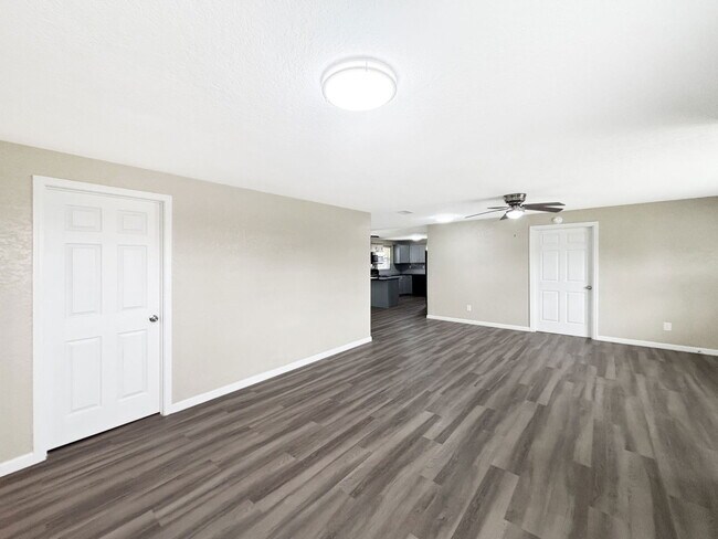 Foto del edificio - 122 Drew Ave