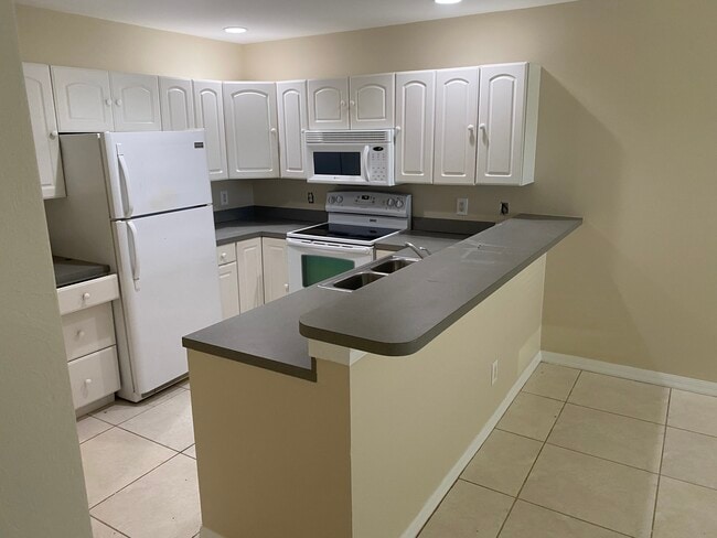 Photo - 512 SE 6th St Apartments