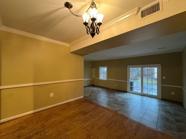 Building Photo - Spacious 3 Bed 2.5 Bath Townhome In Beautiful Sudley