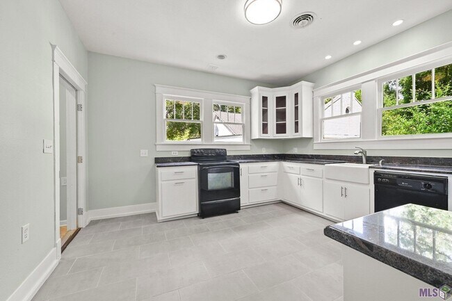 Foto del edificio - 4820 Highland Rd