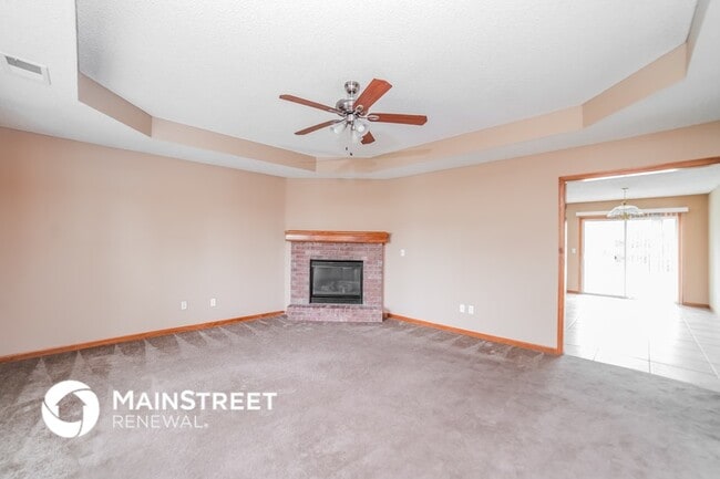 Building Photo - 715 Country Ln