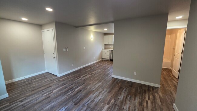 Foto del edificio - 1126 Sleater Kinney Rd SE