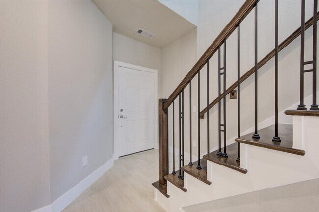 Foto del edificio - 1709 Summerlyn Ter Dr