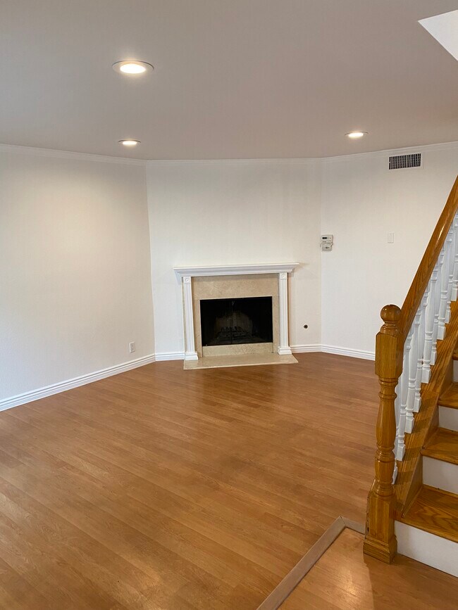 18411 Hatteras St, Tarzana, CA 91356 Townhome Rentals in Tarzana CA