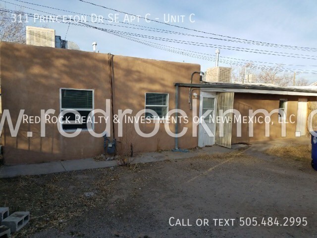 Foto principal - 3BD/1BA Detached House Near UNM!