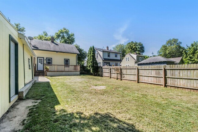 Foto del edificio - 2 br, 1 bath House - 1419 E Alcott St