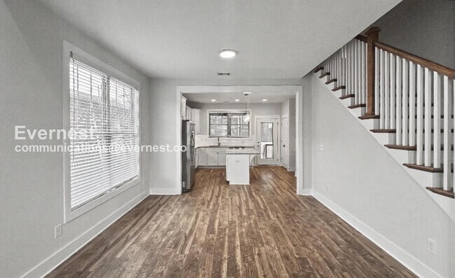 Building Photo - 4 Bed/2.5 Bath Home with Garage / Pet-Friendly / Available Now!