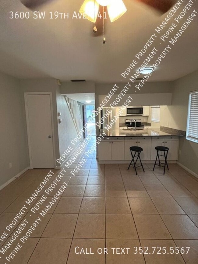 Building Photo - 3600 SW 19th Ave