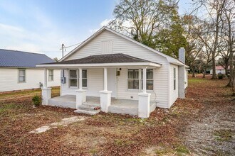 Building Photo - 215 W Boney St