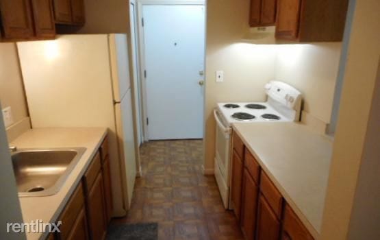 Building Photo - 2 br, 1 bath Condo - 7000 Villa Dr Apt 7