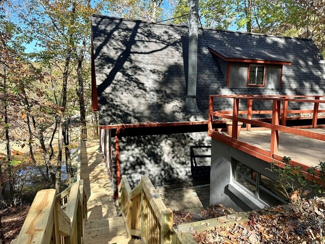 Foto del edificio - Lake Front Living on Lanier!