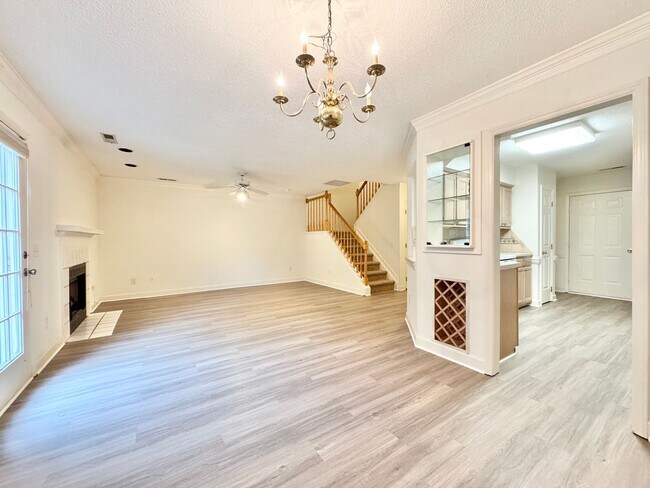 Foto del edificio - 3 BR Townhouse w/ Garage in Adams Farm