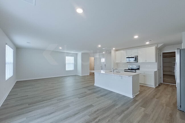 Building Photo - 125 Overstreet Way