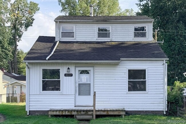 Photo - 26137 Superior Road House