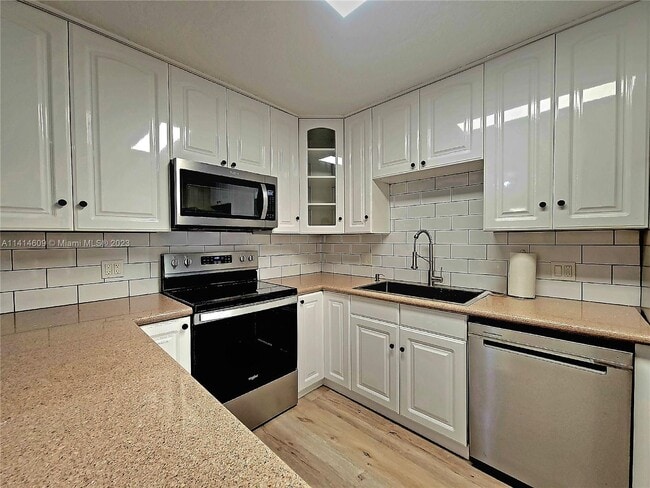 Building Photo - 2581 Garden Ct