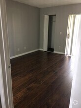 Building Photo - 101 Meadows Cir