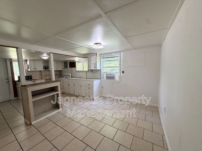 Building Photo - 106 Fontenot Rd