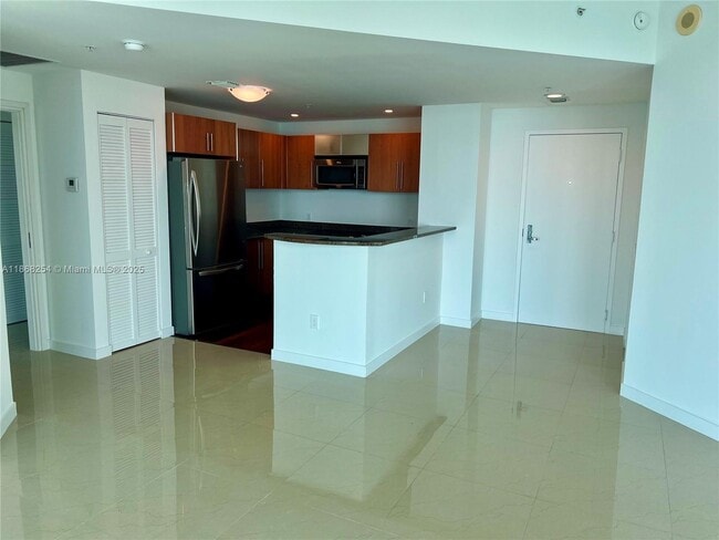 Building Photo - 300 S Biscayne Blvd