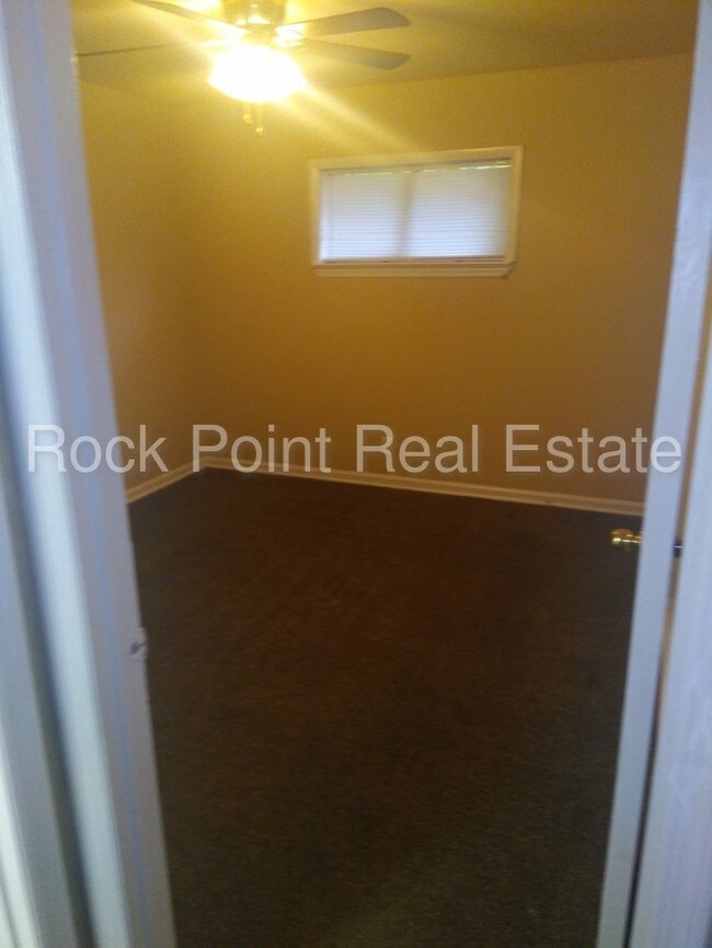 Foto del edificio - 419 Booth Rd