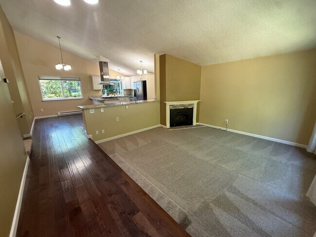 Foto del edificio - Beautifully remodeled tri-level home in Illahee.