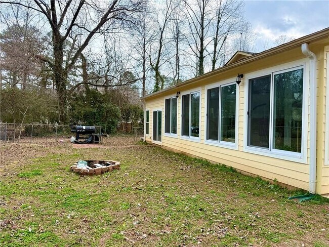 Building Photo - 1795 San Andra Dr