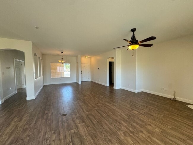 Building Photo - Beautiful 4 Bedroom in NW!