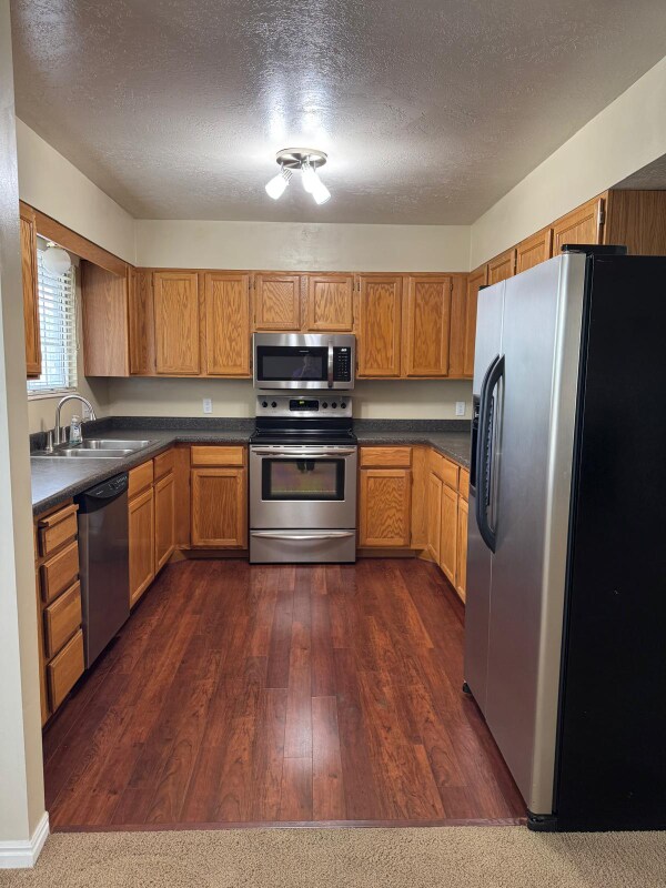 Foto del edificio - 800 Gatewood Dr