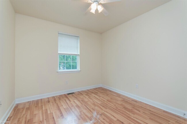 Building Photo - 4 br, 3 bath Triplex - 1935 N 7TH ST Unit 1
