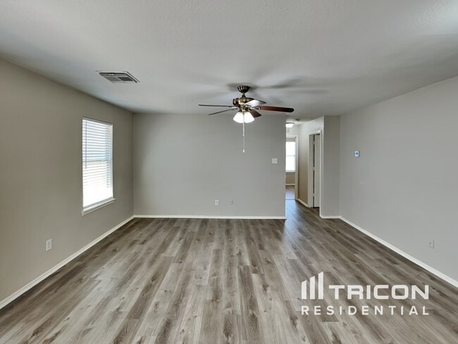 Building Photo - 22823 Sugar Bear Dr