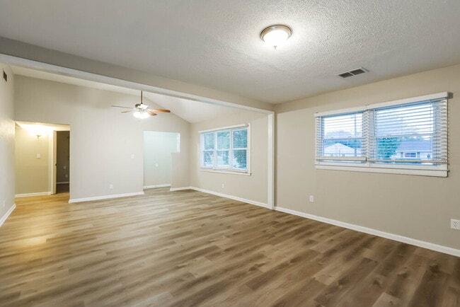 Foto del edificio - 7303 Dunkirk Ln