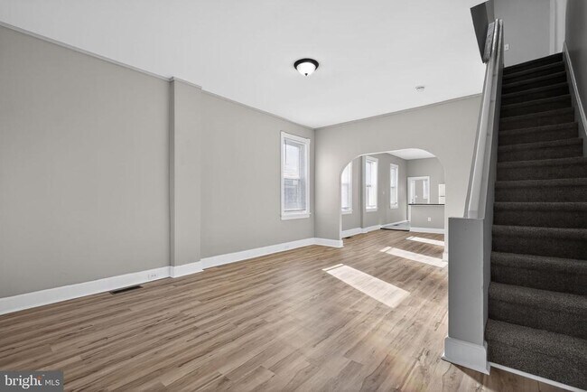 Building Photo - 738 Division St